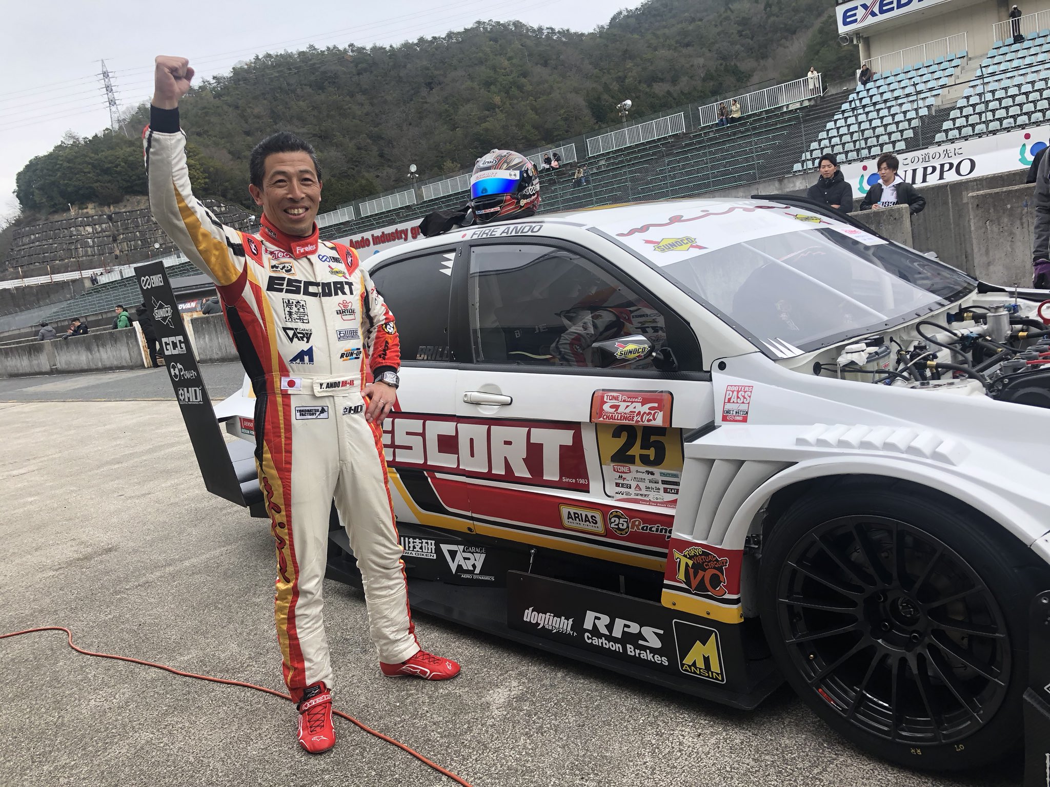 RTCEG ロゴプリント フード付きダウンベスト 最終値下げ RTCEG ロゴプリント フード付きダウンベスト 最終値下げ RTCEG