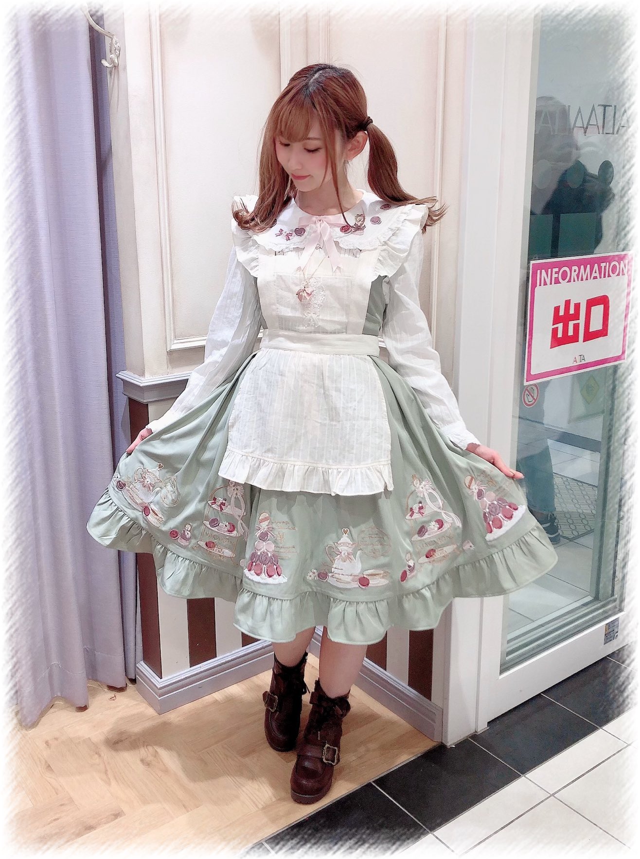 Amavel Classic原宿アルタ店 Arrange Coordinate Macaron Teapartyシリーズと Romantic Heroineワンピースの エプロンを組み合わせた メルヘンな童話風コーデ Jsk 9 900 Blouse 6 985 Onepiece 9 900 Boots 7 150 Amavel