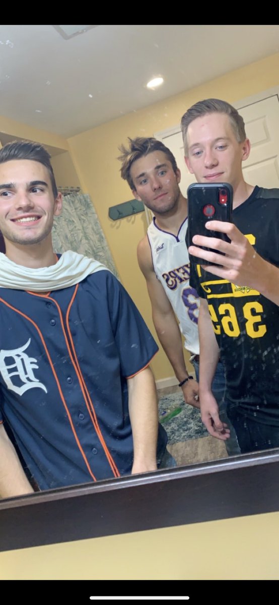 hjacobs1399's tweet photo. HAPPY BIRTHDAY BRO!!! Enjoy 21 🥳 🍻 https://t.co/ReQtdwR0Dw