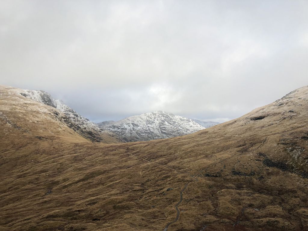 Over the top of The Cobbler - a Corbett at 844m from sea level - the weather sets in. It is only rain and sleet, but in the distance we see snow covering the loftier peaks of Beinn Ìme and Beinn Narnain.
.
With: @central_adventures
.
#Scotland #Arrochar #Highlands #mountainscapes