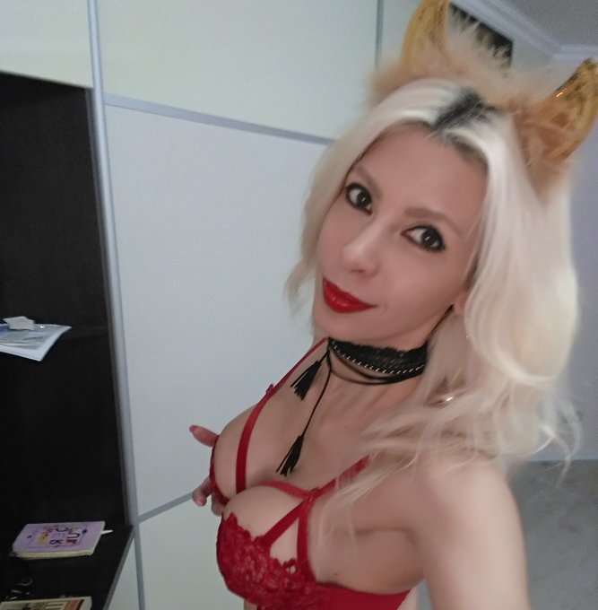 Do you like big toys as much as I love them? Then come look at my toy 28 cm here https://t.co/yMtrjY4cJe  #blonde<a href="/tag/sweet"class="tags"><span>#sweet</span></a><a href="/tag/sexy"class="tags"><span>#sexy</span></a><a href="/tag/kisses"class="tags"><span>#kisses</span></a><a href="/tag/redlipstick"class="tags"><span>#redlipstick</span></a><a href="/tag/blonde"class="tags"><span>#blonde</span></a><a href="/tag/boots"class="tags"><span>#boots</span></a>