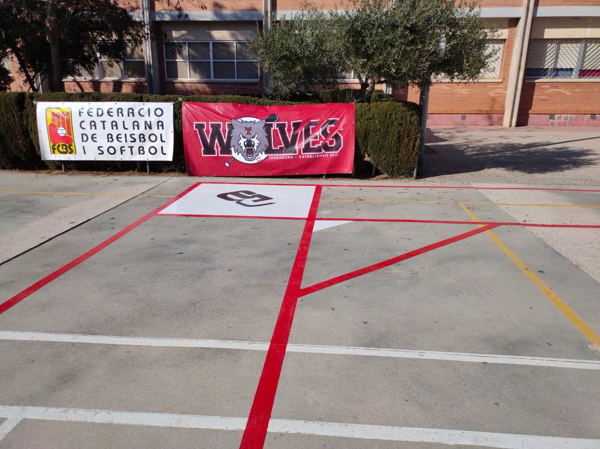 FCBeisbolSofbol's tweet photo. ⚾️🖐🏻 First @Baseball5 field at Tarragona region. Thank you Wolves club for believe in the new modality @WBSC and thinking in @youtholympics 2022 Dakar @WBSCPresident #baseball5 https://t.co/3CFsu8agv1