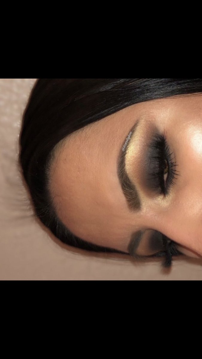 xoxobykm's tweet photo. @ABHcosmetics You can never go wrong with a good smokey 🤎🖤
Products:
ABH pomade in dark brown
ABH Soft Glam palette
ABH That Glow highlighter palette https://t.co/NzavodQ2i3