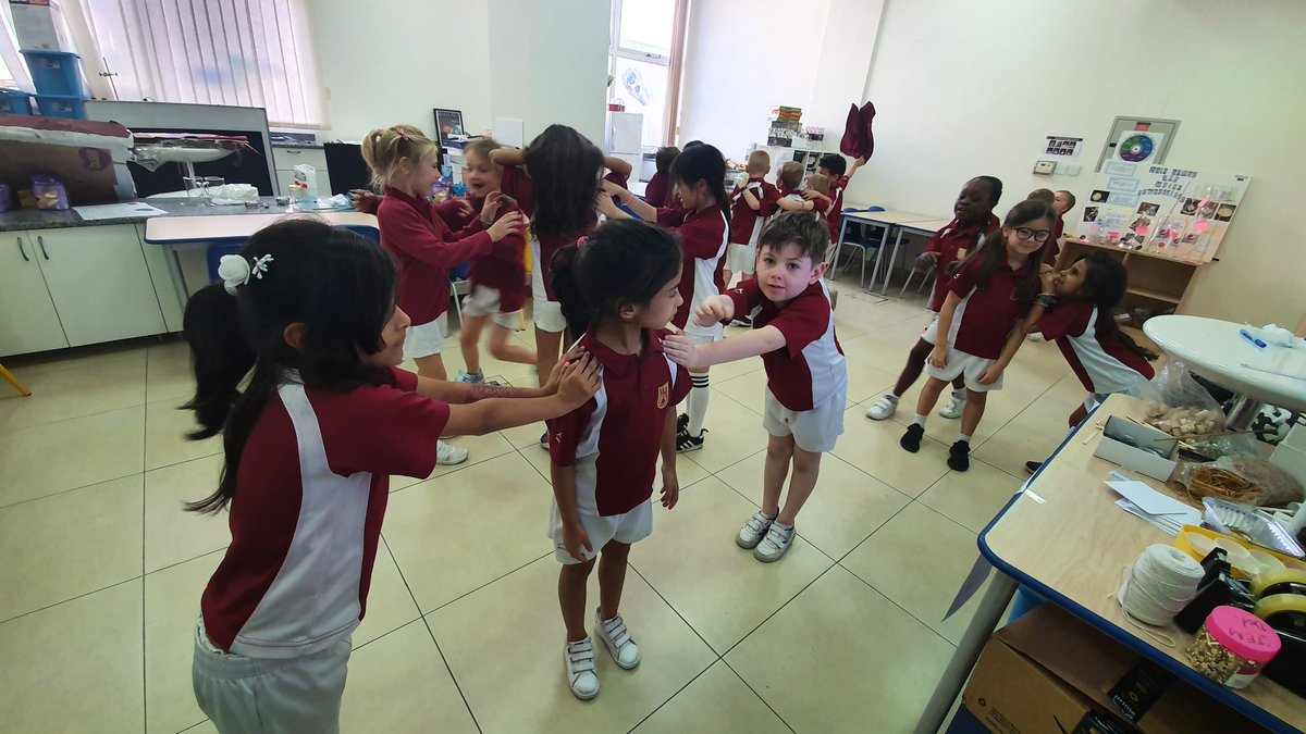 VHPS_Science's tweet photo. @VHPS_Year2 have been busy shaping their bodies and learning about different building structures. Move over Christopher Wren, our dome will rival yours! (Who can spot the flying buttress?) #VHPStem #SchoolStories https://t.co/aLSjERUZ5Q