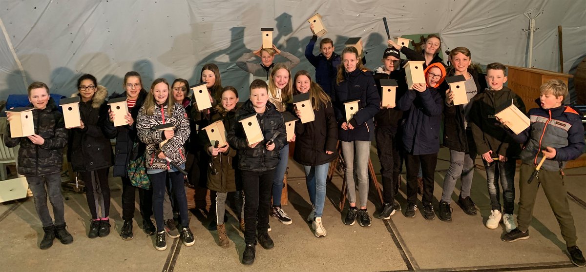 Keldonk's tweet image. Vrijwilligers Centrale Keldonk en Jong Nederland Keldonk bouwen in snel tempo 75 woningen. Hoe dan? Lees: keldonk.nl/17-10-gt-75-ni… Nu nog voor henzelf. #woningbouw #Keldonk