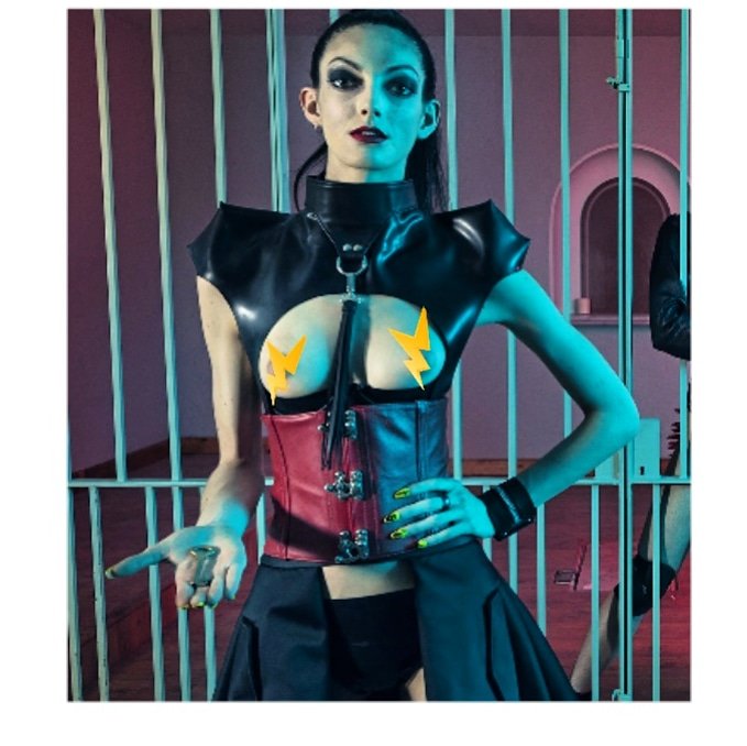 ⛓️ CLAUSURA ⛓️
#fetish #session by #fotographer <a href="/candelacuervo/">ana fernandez</a> for <a href="/tokio5/">wagnersex</a>.5 #models <a href="/dracujeny/">jennyfer</a> <a href="/pogoclownkiller/">natan</a> <a href="/magnett__/">Mazen Al-Emad</a>  #makeup <a href="/anna/">Anna</a>.mundet #bdsmslave #handicraft #couture #artesania #leather #vegan #trans #queer #sexcode #bcndirty #lgbtttqi+