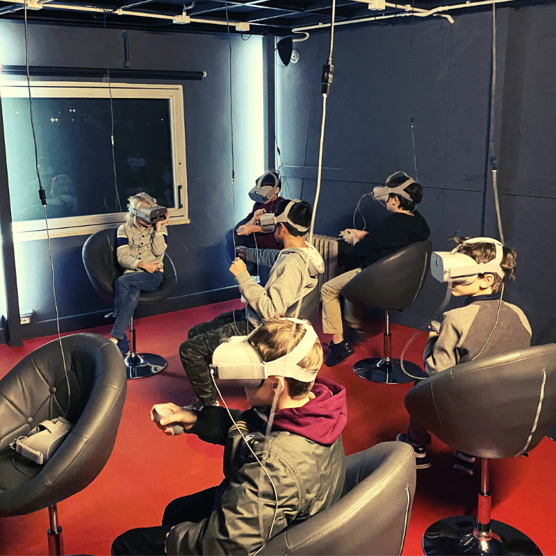 ModoVStudios's tweet photo. La nostra #sala immersiva a #Roma con numerosi #OculusGo è perfetta per gruppi di #amici o #feste di #compleanno. #Video immersivi a 360° e #giochi #VR per una fantastica esperienza di #gaming
#vrgaming #cinema #virtuale #Oculus #friends #eventiRoma #lanificio159 #Pietralata https://t.co/ryZvm998WC