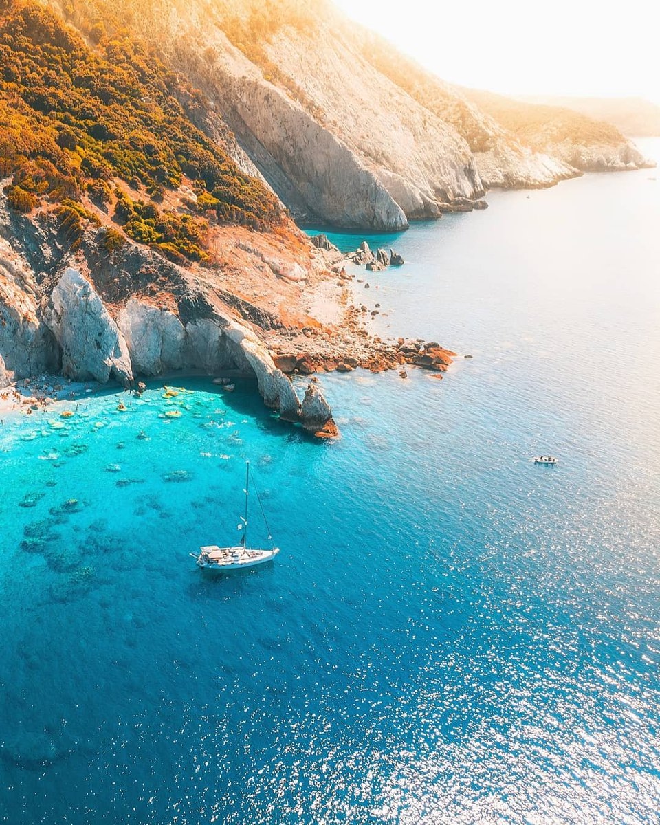 DiscoverGRcom's tweet photo. When you hear that #Skiathos dazzles with greenery tumbling right down to beautiful beaches, this is exactly what it means! 💙 #DiscoverGreece

📷 IG/kyriakosniaskos

#Greece #GreekIslands #BucketListNow https://t.co/92ZjDO6mGD