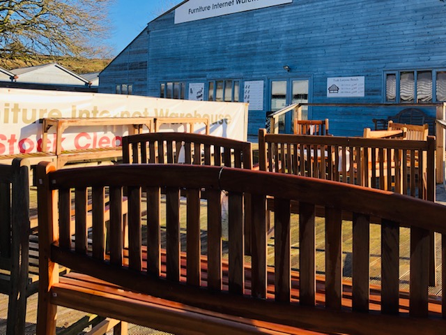 patiouk's tweet photo. A cold, frosty beautiful January Sunday morning. #weekendbargains #gardenbenches #SundayMorning #wintergarden https://t.co/OhmZKrXdiD