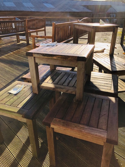 patiouk's tweet photo. A cold, frosty beautiful January Sunday morning. #weekendbargains #gardenbenches #SundayMorning #wintergarden https://t.co/OhmZKrXdiD