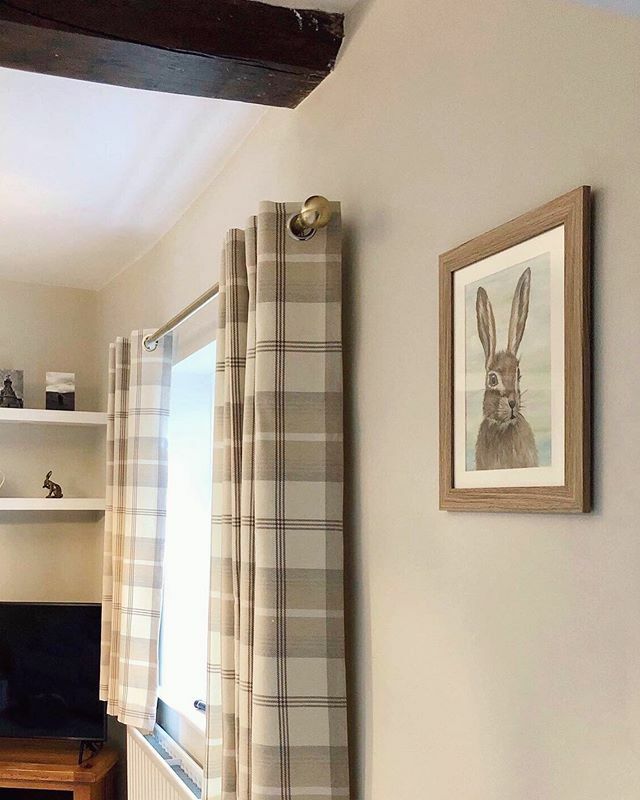 ootbcraft's tweet photo. 🐰 Hare print 🐰
Finally after nearly a year I got round to putting up my hare painting 🤗🎉 Is it sad to have your own artwork up in your own home? 🙈 Prints are available on my Etsy shop 🐰💕
.
.
.
.
.
.
#madeinderbyshire #harepainting #countryart #animalartist #natureartwork… https://t.co/6TwbglTc2A