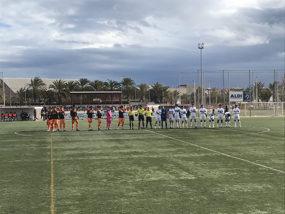 En la Ciudad deportiva viendo el <a href="/elchecfoficial/">🌴</a> #JuvenilA de <a href="/RafaRoldan13/">Rafa Roldan</a> , <a href="/jose_ruizzz5/">jose ruiz</a> <a href="/9rodrimc1/">9rodrimc</a> y #AndresJimenez <a href="/rgfootball_web/">ℝ𝔾𝔽𝕠𝕠𝕥𝕓𝕒𝕝𝕝</a> #CanteraRg