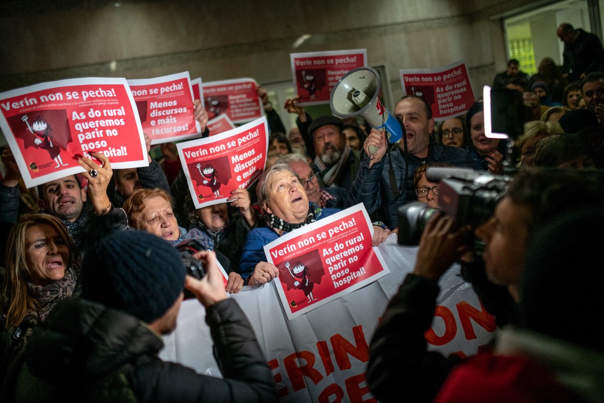 OscarPinal's tweet photo. A LOITA SOCIAL FUNCIONA!
A Xunta de Galicia reabrirá en febreiro o paridoiro do Hospital de Verín (Ourense) trala protesta d@s vecinh@s durante máis de 50 días.
O pobo fai recuar ó goberno, so precisamos sentido común e paciencia.
#VerinNONsepecha
#VerinNONpecha
#VerinNONpechou https://t.co/prCchQsFdB