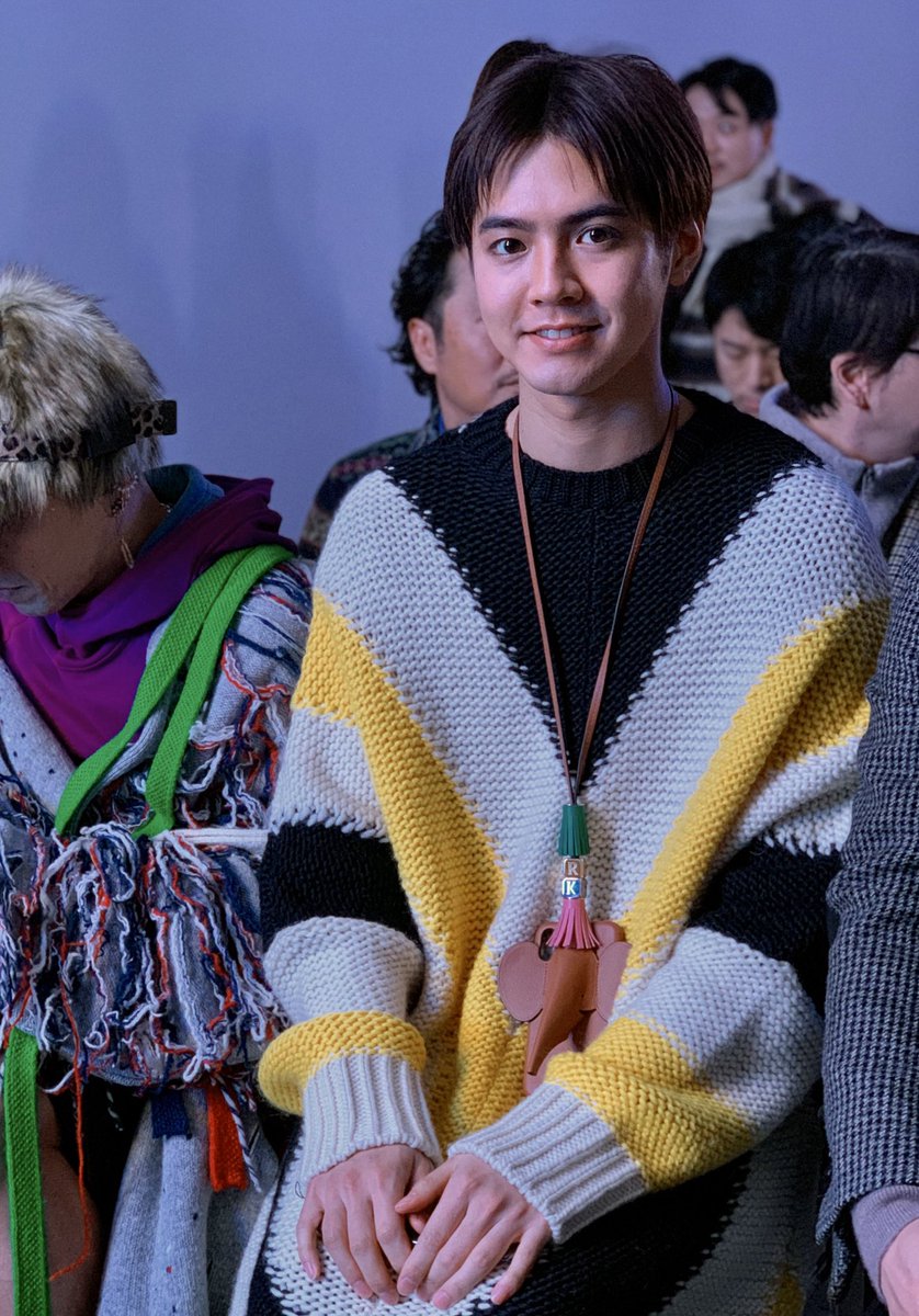 Fashionsnap Com ロエベ がゾウをモチーフにしたiphoneケースを発売 ロエベのショーにゲストとして来場していた片寄涼太さんもネックレスとして身に付けていました T Co Aycrinvnkd Fashionsnap Com ロエベ がゾウをモチーフにしたiphoneケースを発売 ロエベのショーにゲストとして来場していた片寄涼太さんもネックレスとして身に付けていました T Co Aycrinvnkd