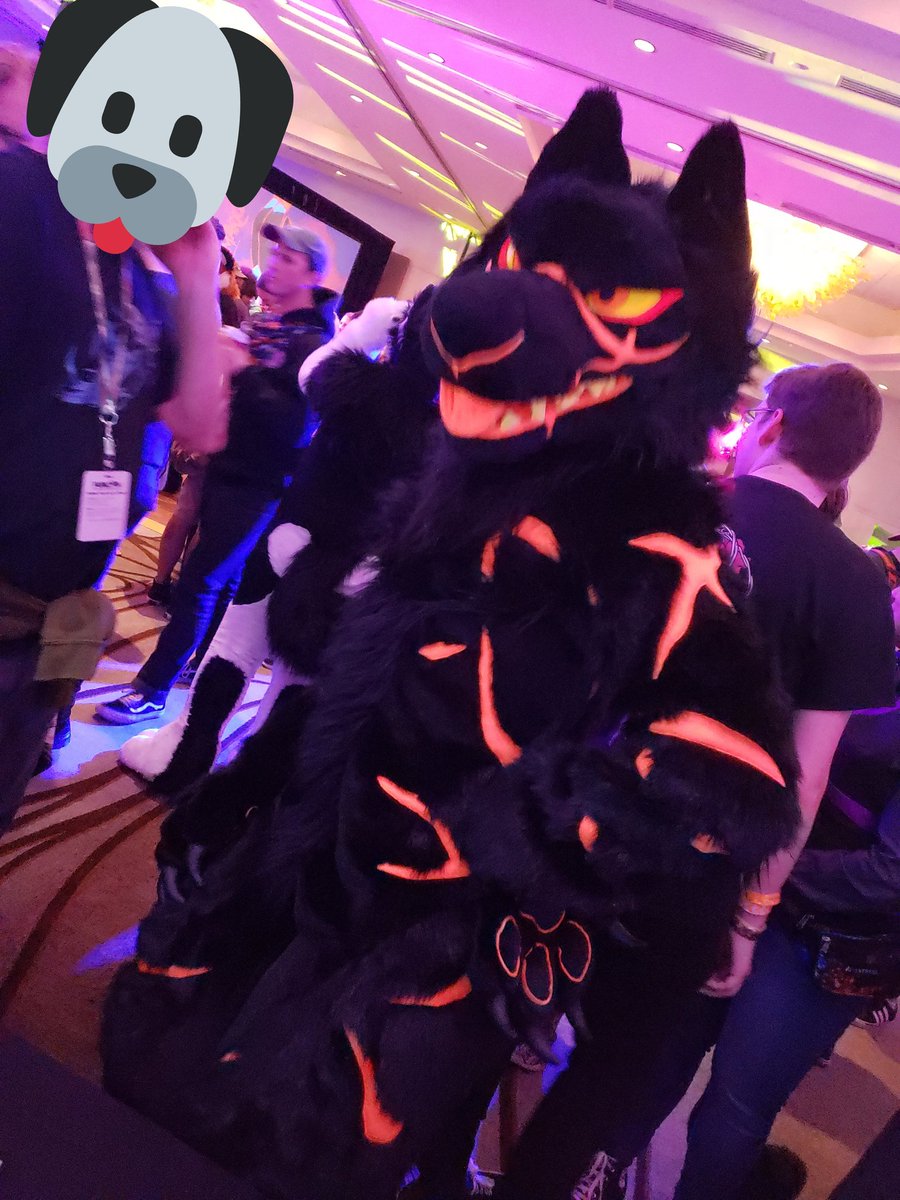 gorehund's tweet image. WOLF!!