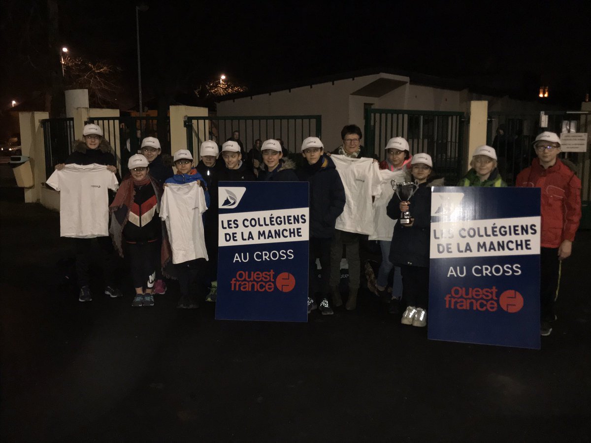 Départ pour le cross International Ouest France  au Mans en présence de Mme Fauvel , Conseillère Départementale en charge du sport . Le collège Lavalley représente le Département de la Manche .
