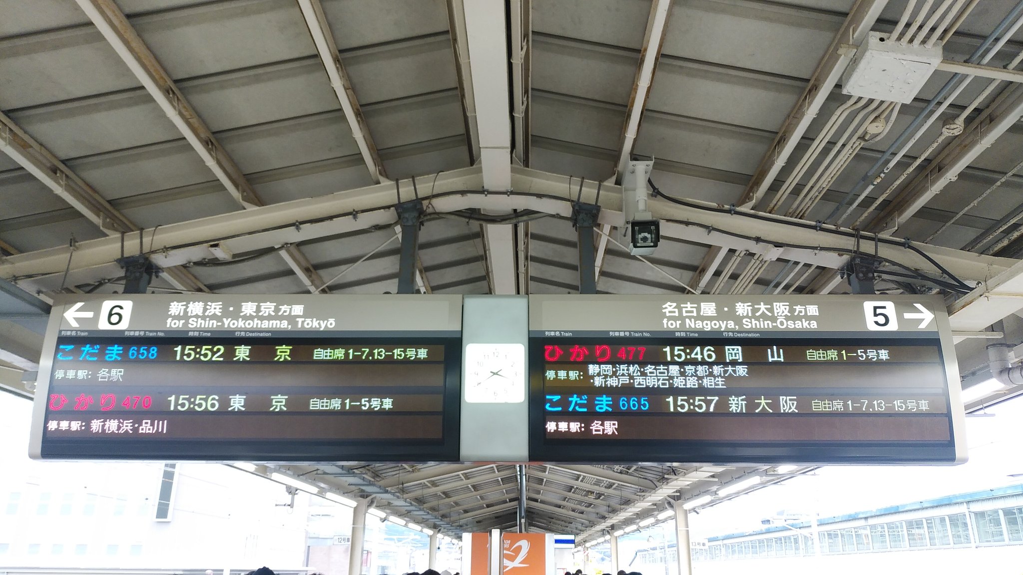 Kinokuni きのくに 東海道新幹線 三島駅からひかり477号にて新大阪駅に向かいます 三島駅のホーム ひかり号利用者でかなり混雑していた 団体客がいましたし 三島駅は2時間に1便しか停車しない ひかり号 停車して頂きありがたい T