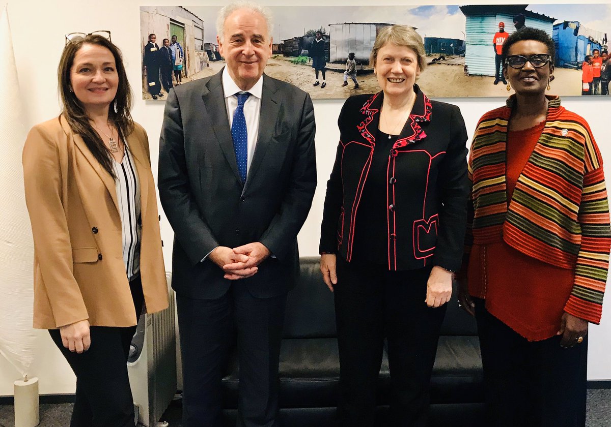HelenClarkNZ's tweet photo. Ending AIDS as a public health threat requires human rights-based approaches which uphold dignity of people living w/ or vulnerable to HIV. They include people who use drugs whose human rights are regularly abused as result of prohibitionist policies. Good to discuss w/ @UNDAIDS https://t.co/i6v0AGPdfx