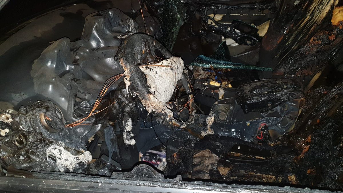 Bestelbus gaat in vlammen op in Purmerend: politie vermoedt brandstichting ..