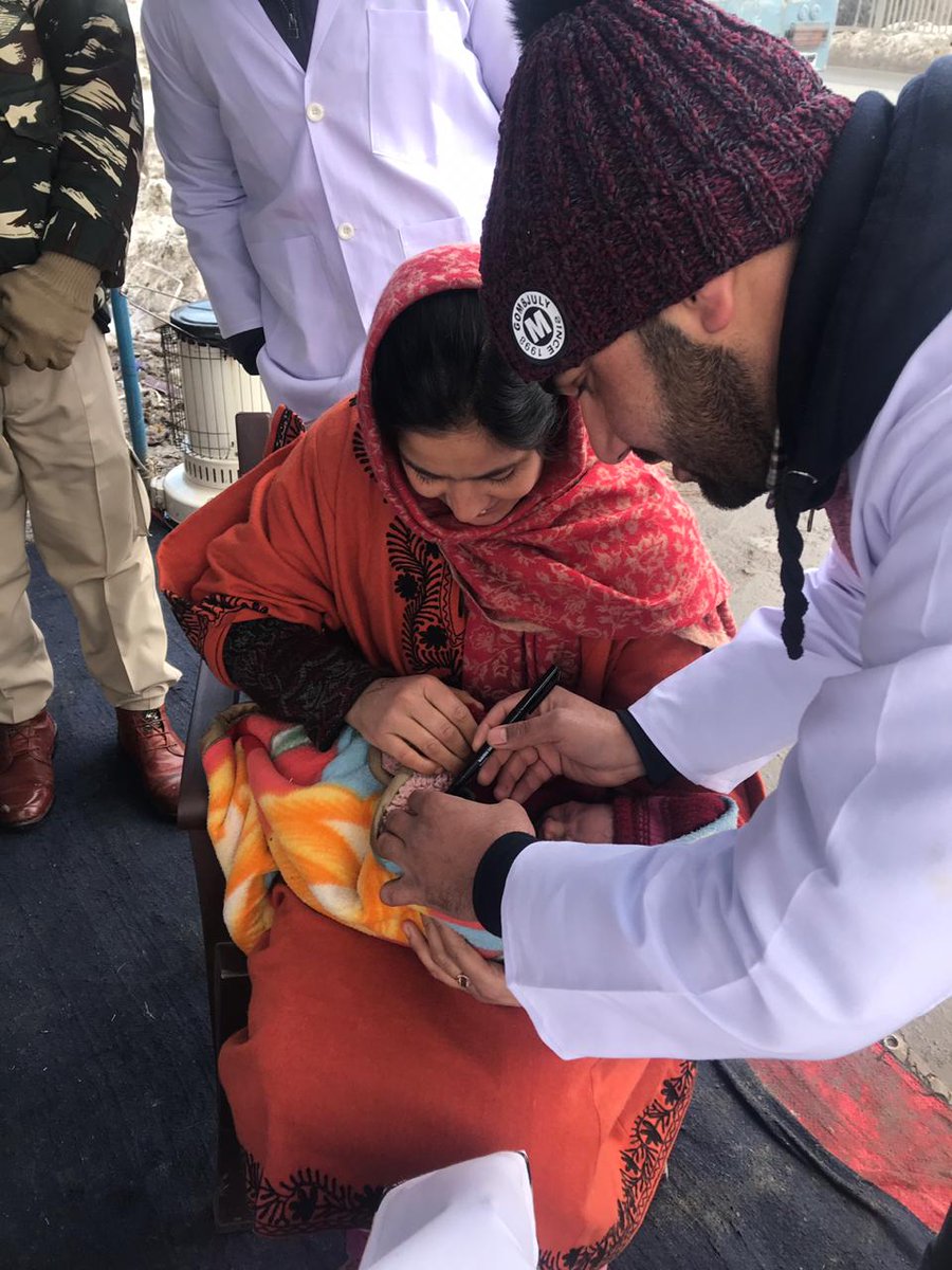 crpfindia's tweet photo. DO BOOND ZINDAGI KI: #28Bn #CRPF under the aegis of @CRPFmadadgaar is contributing in making India Polio free. Today the Polio Round was organised under the Global Polio Eradication Initiative in Bemina, Srinagar and more than 500 children have been immunised so far. https://t.co/AlIBiuN2Eq