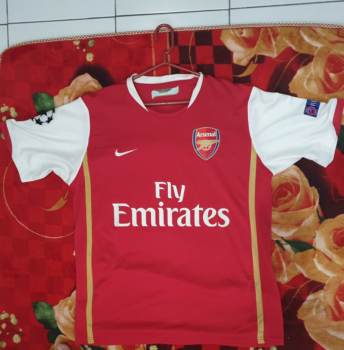 dewagilangp's tweet photo. Arsenal Home 2007
Size : L 
Price : 250k

Arsenal Away 2014
Size : L
Price 230k

Wa : 082199632220

@jerseysneil @Jerseyforum @crossing_jersey @jersey_ciamikk #Jersey4sale https://t.co/Kb5qYSCfeH