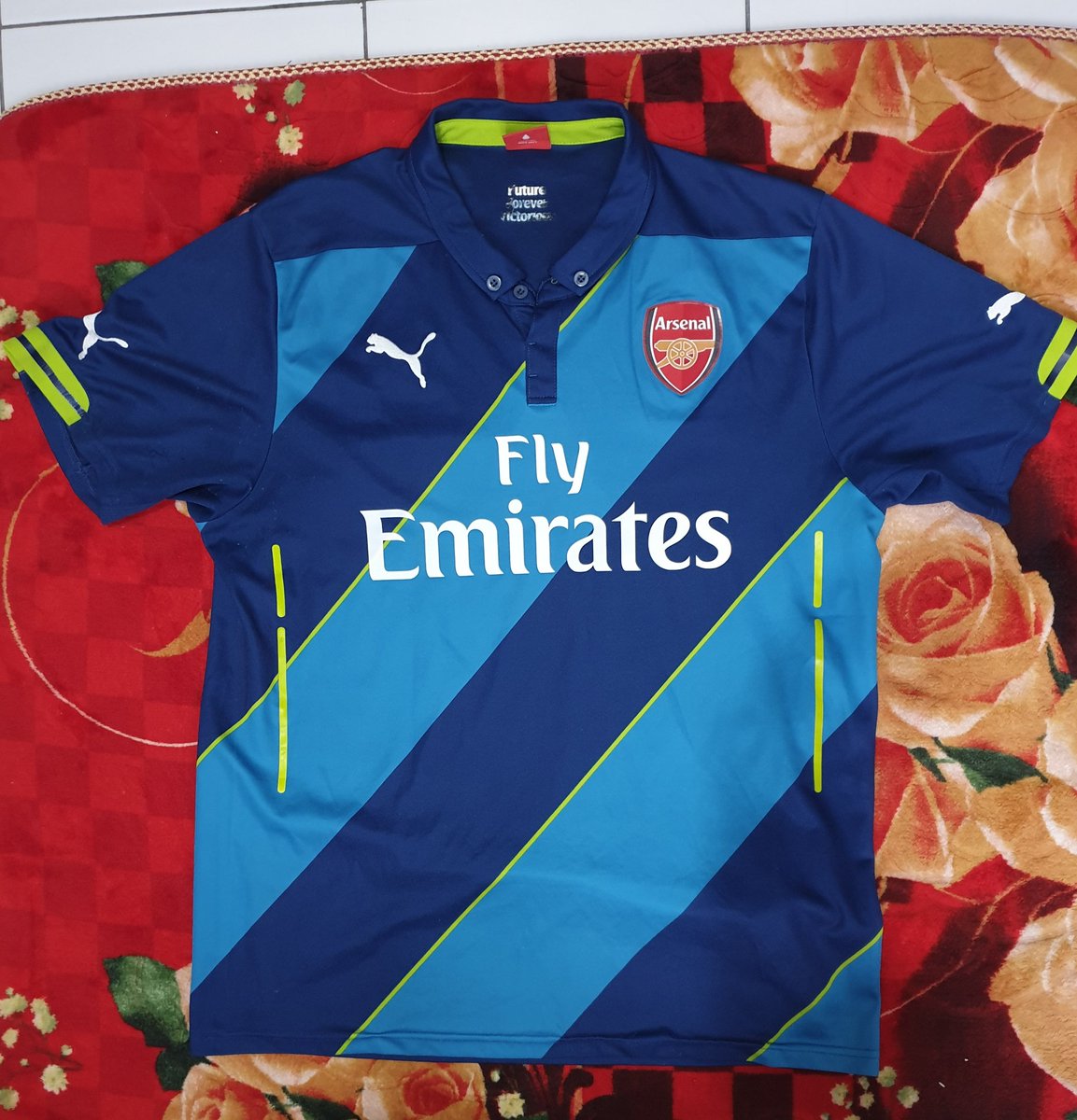 dewagilangp's tweet photo. Arsenal Home 2007
Size : L 
Price : 250k

Arsenal Away 2014
Size : L
Price 230k

Wa : 082199632220

@jerseysneil @Jerseyforum @crossing_jersey @jersey_ciamikk #Jersey4sale https://t.co/Kb5qYSCfeH