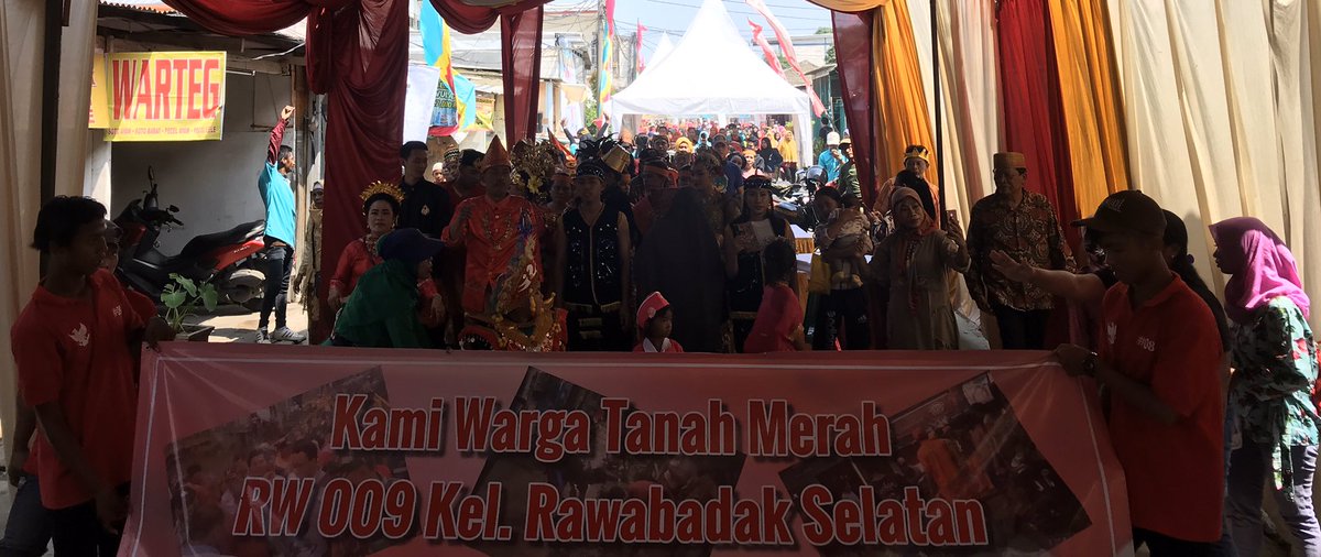 fktmb's tweet photo. Kami atas Nama panitia mengklarifikasi bahwa kehadiran Gubernur @aniesbaswedan hadir karena Undangan Warga Tanah Merah dan panitia Jadi tidak benar kalau pak Gubernur memanfaatkan acara baksos yg digoreng kader  PSI @kurawa https://t.co/LbFsHWbrdB