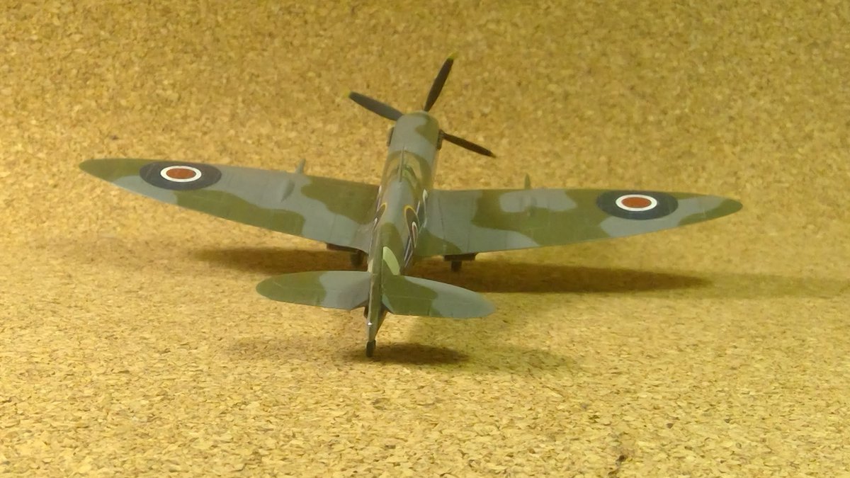 comet4b_jp's tweet photo. 中々模型作る時間がないので旧作撮ったり。#Airfix72 #SpitfireMk9 https://t.co/J52M4vN5TK