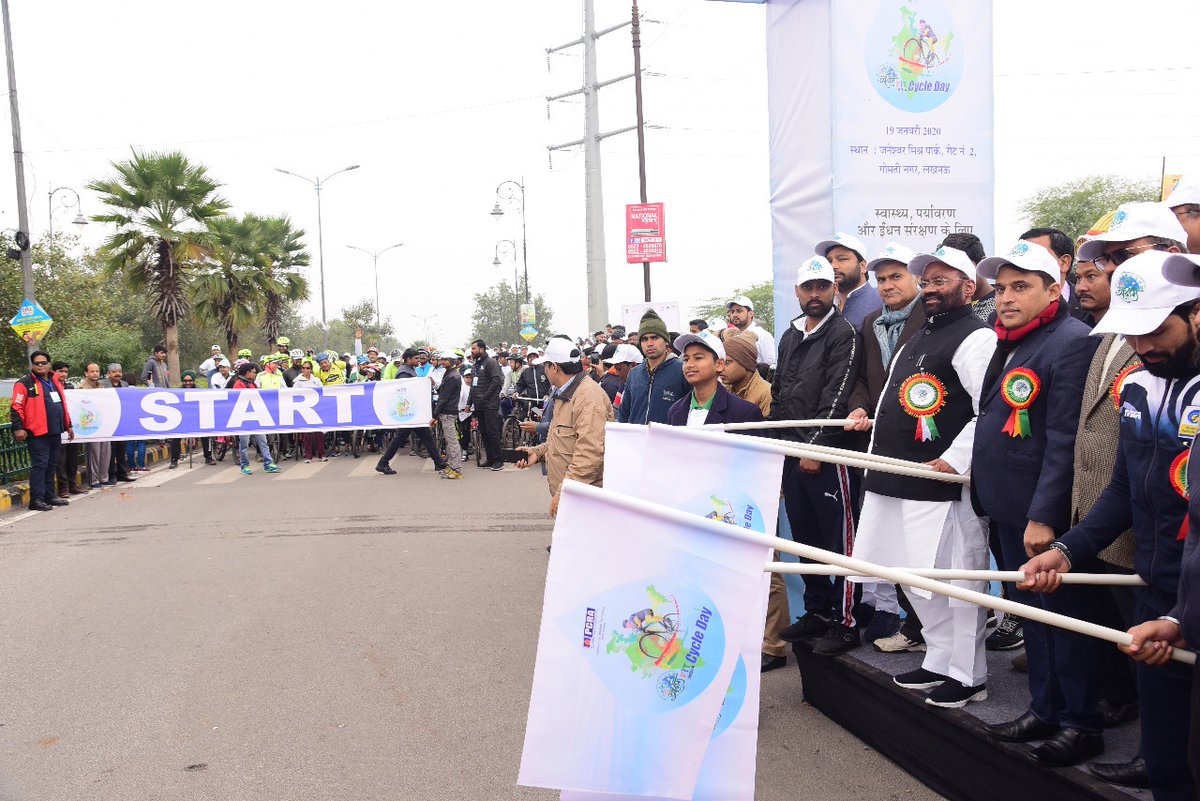 BPCRetLucknow's tweet photo. #Saksham2020 #Cyclothon at Lucknow flagged off by Shri Swami Prasad Maurya Cabinet Minister, UP today at Janeshwar Mishra Park organised by @BPCLimited @pcraindia . Event was participated by 3000+ cyclists traversing 10 kms spreading awareness of fuel conservation#SakshamCycleDay https://t.co/F2na85DhjP