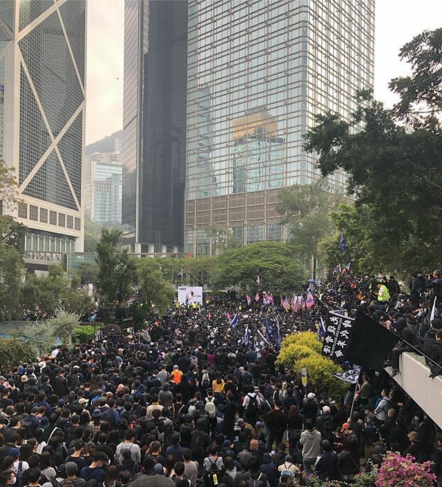 limlouisa's tweet photo. Crowds at today’s rally. The march was not permitted but the rally received a letter of no objection. Spillover into statue square. #hongkongprotest via Instagram: https://t.co/CmqqRZAcEZ https://t.co/7kTnF2KtDN