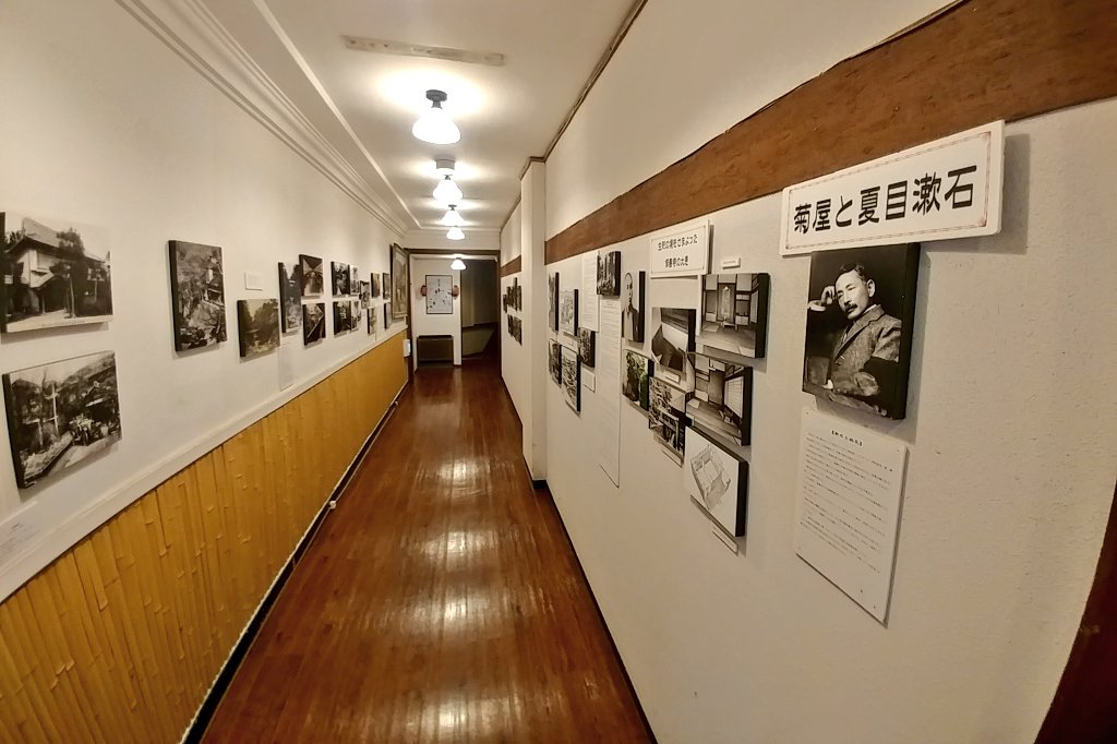 諸隈元シュタイン 則天去私 は 修善寺で死に直面した漱石が達した人生観であり それが後期三部作 彼岸過迄 こころ 行人 には色濃く反映されている 後期ヴィトゲンシュタインもまた 言語ゲームの規則に従う中での 私 の不可能性を示した 何が
