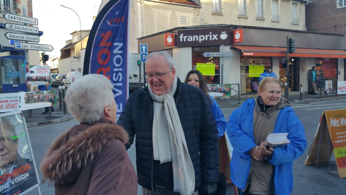 XavierPERICAT's tweet photo. Retour en images sur une belle matinée de mobilisation au Marché des Champioux pour faire connaître notre bilan @Mothron1Vision en compagnie de @GMothron ! #ArgenteuilVilleVivante #Mothron2020 https://t.co/Np68xTEB1V