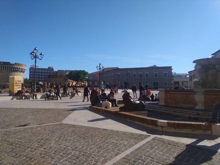 Bei einem winterlichen Spaziergang durch #Senigallia in der Region #Marche lässt man die Seele baumeln. tinyurl.com/su9gjeq <a href="/MarcheTourism/">Marche Tourism</a> <a href="/MarcheTourismEN/">Marche Tourism En</a> <a href="/RegioneMarcheIT/">Regione Marche</a> <a href="/DiscoverMarche/">Discover Marche</a> @info_sono