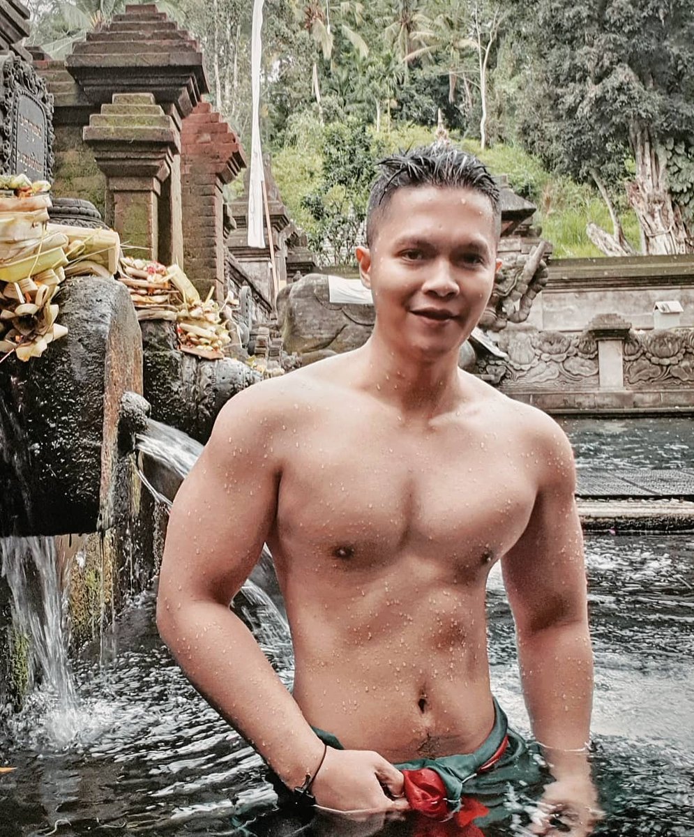 Love bali
.
.
.
.
.
#tirtaempul #balinese #heritage #culture #tourism #visitbali #explorebali #balilife #trip #vacation #travel #travelblogger #hunk #asianhunk #indohunk #muscle #indomuscle #asianmuscle #guy #indoguy #asianguy #sixpack #instatravel #instaphoto #yudistory