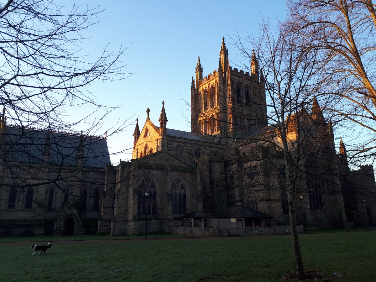 peterdyke49's tweet photo. Today @HFDCathedral: at 10.00 #Eucharist with music by #Mendelssohn, #Rheinberger and #Poulenc; at 3.30 #ChoralEvensong: #Mathias and #Amner (the spectacular O ye little flock) and a #Vierne voluntary. No sung Matins today as we're rehearsing for the #ChristmasOratorio (1 Feb) https://t.co/aljFrXaL9P