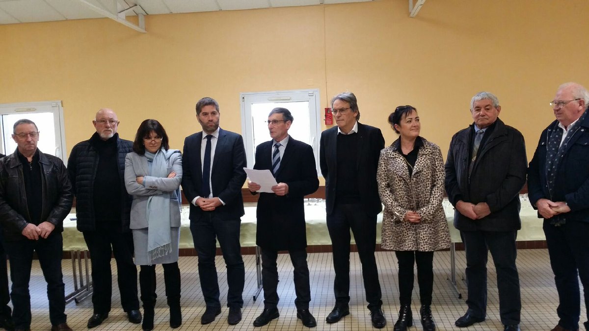 senateur61's tweet photo. Un samedi de cérémonies de vœux très suivies en cette année de bilans à @VisitezPutanges #Putanges avec @sleroux61 ,à #MontillySurNoireau avec @yvesgoasdoue et le député @jeromenury , à Saint-Honorine la Guillaume , Joué-du-Plain , Saint-Brice-sous-Rânes et la Haute Chapelle 🙏🏻🙏🏻 https://t.co/9SqmxiCKoo