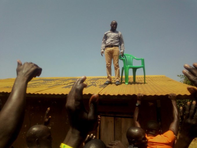 ug_edge's tweet photo. New State minister for ICT, @OgwangOgwang #Ogwang, Saturday returned to Katakwi district for the first time since his appointment.
voters hoisted him up on the rooftop like when #Zacchaeus OF Jericho climbed a sycamore tree on #Jesus’ path.
https://t.co/RcCv6nSsex https://t.co/95PM3hsvZb