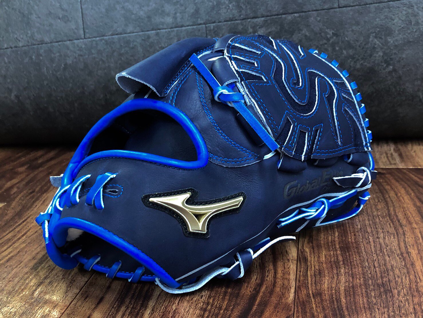 【激レア】ミズノダイバーシティブルー　グローバルエリート前田健太モデル　袋付き ミズノ(MIZUNO) 野球 少年軟式グローブ 投手用 グローバル