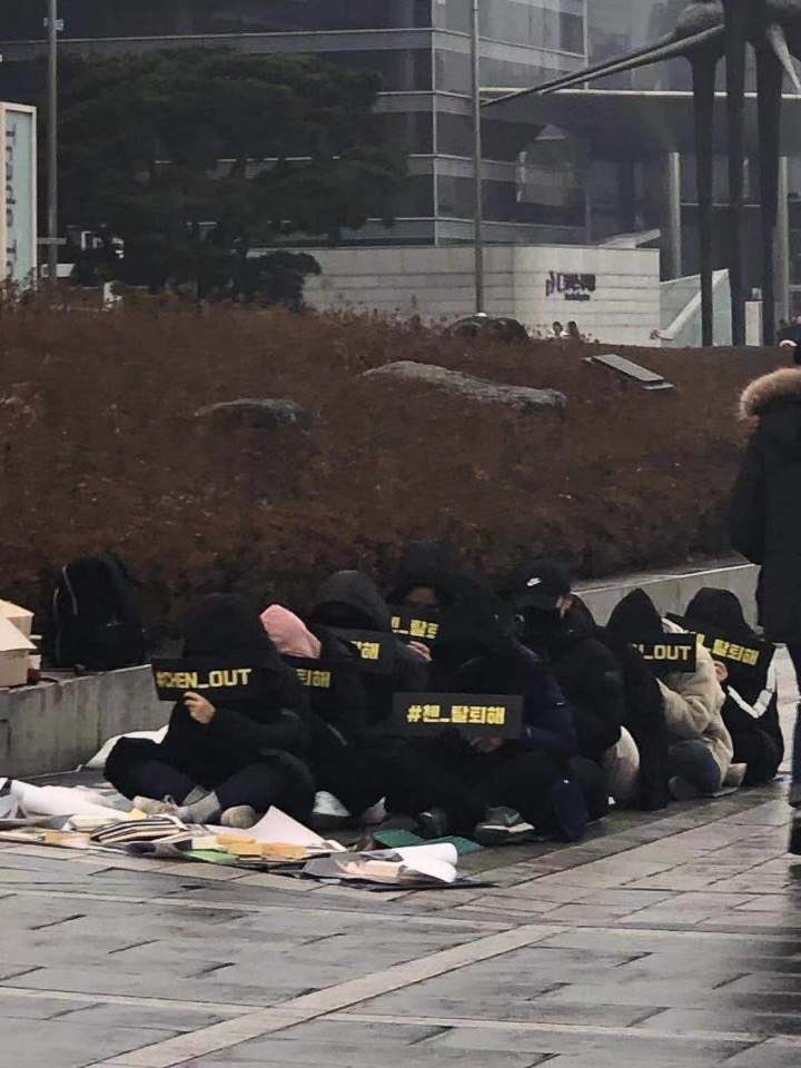 Soonyoungsexc's tweet photo. A big slap to all those mfs and here are the most pathetic 7 in 7 billion.
#CHEN_OUT you gotta stop this shit before international EXO-Ls lose their minds.
Just wanna remind y'all that
'You reap what you sow'
#ChenEXO #WeAreOne #Chenwithexo #WeAreOne @weareoneEXO https://t.co/sEBmpP1rTL