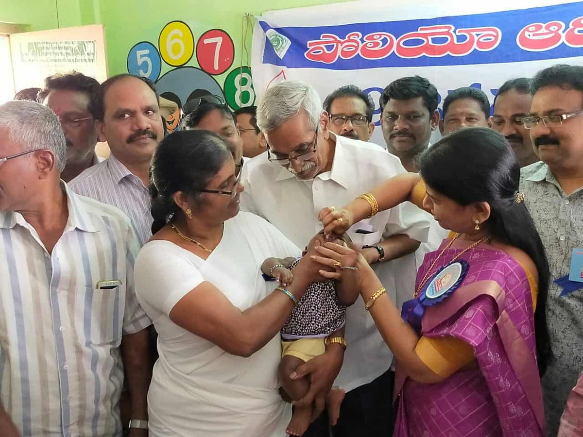 TanetiVanitha's tweet photo. 5 సంవత్సరాల లోపు పిల్లలకు పల్స్ పోలియో చుక్కలు వేసే కార్యక్రమంలో పాల్గొన్న మంత్రివర్యులు శ్రీమతి తానేటి వనిత గారు @TanetiVanitha https://t.co/q3GLz7FQP4