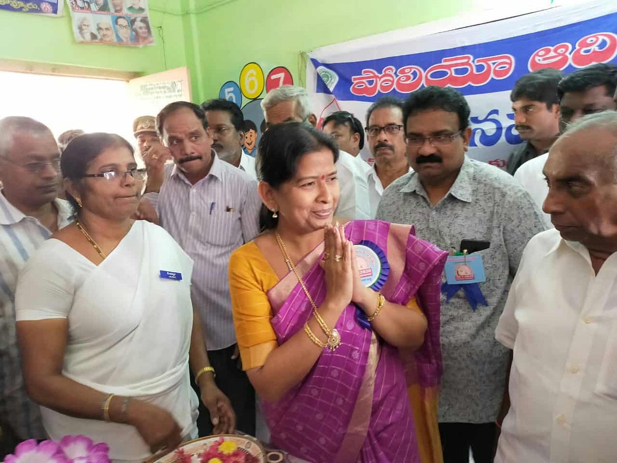 TanetiVanitha's tweet photo. 5 సంవత్సరాల లోపు పిల్లలకు పల్స్ పోలియో చుక్కలు వేసే కార్యక్రమంలో పాల్గొన్న మంత్రివర్యులు శ్రీమతి తానేటి వనిత గారు @TanetiVanitha https://t.co/q3GLz7FQP4
