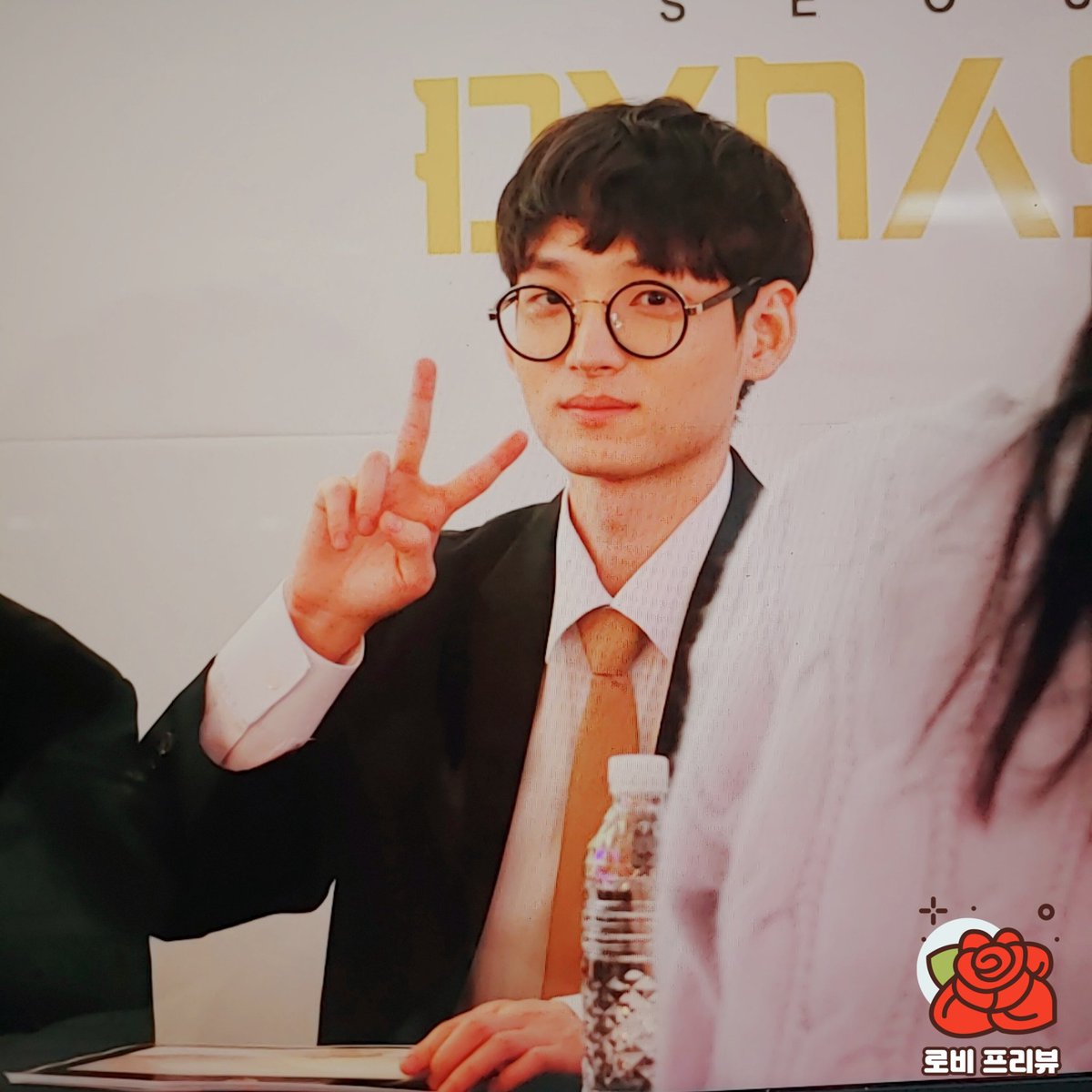 ROBEx0822's tweet photo. 200119 타이거네이션 킥오프 #토비 프리뷰 2

🍬 우물우물 🍭

#Tigernation #Tobi https://t.co/5gw1L99xKK