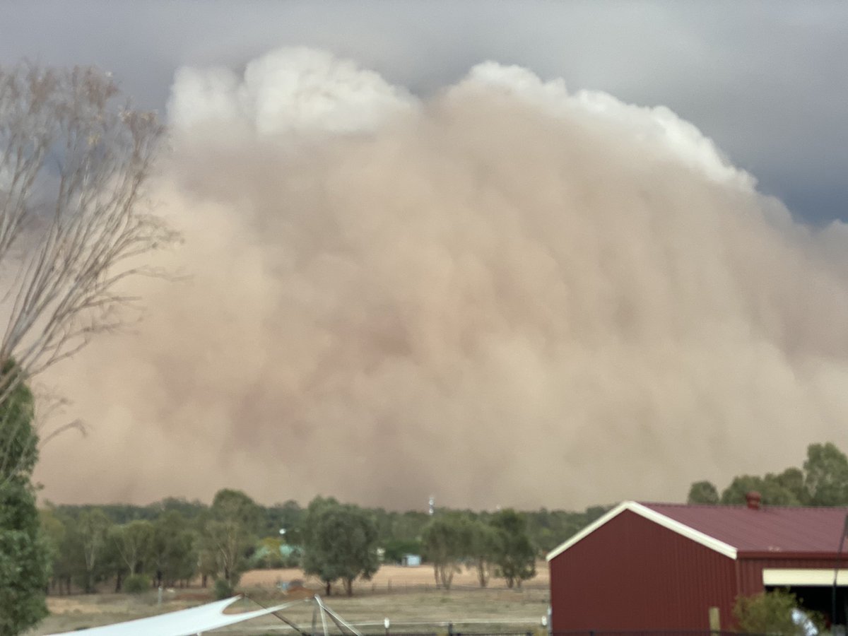 Wowsers this is going to be huge when it arrives #dubbo #nswweather