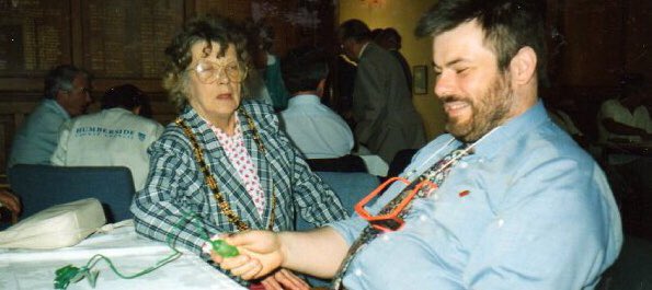 enttruth's tweet photo. On Civic Duty with than @UKLabour @Hulllabour Chair Humberside County Council Sue Salinger early 1990โs - I think itโs another Civic Service do! With the #JumpingFrog - Sue giving me the #EvilEye - so I am trained @LordHull for Consort duties ( when there is no public about) https://t.co/EZC6LZAgjB