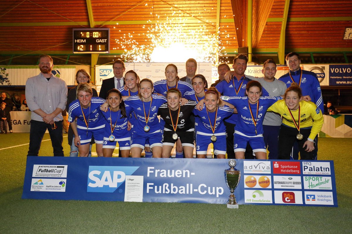 FrauenSCSand's tweet photo. 🎇Zeit fürs HALLENTURNIER🤩🎇
Können wir unseren Titel von 2017 und 2019 verteidigen?! 🏆
#SAPCup #HallenFußball #DieLiga https://t.co/kSvnnq2erF
