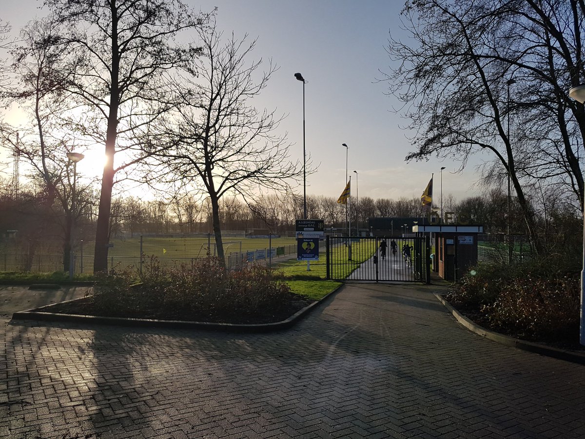 sgsmit's tweet image. Bestuurders, politici, sponsoren en geldschieters zijn passanten, de club is er voor altijd... #Oostzaan #OFC