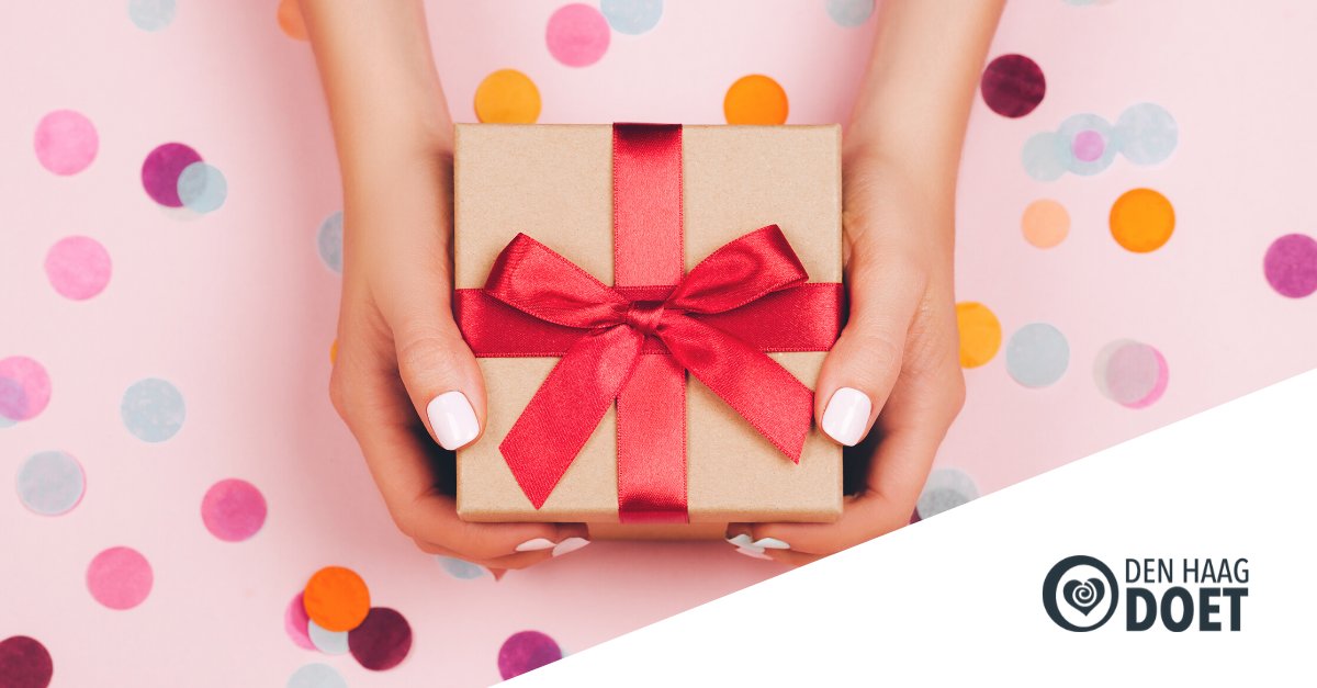 • Doe jij vrijwilligerswerk in Den Haag? •

Dan mag je een cadeau uitkiezen in de webwinkel speciaal voor Haagse vrijwilligers. Je hebt het verdiend! 🎁

→ denhaagdoet.nl/webwinkel

#Webwinkel #Vrijwilligers #Vrijwilligerswerk #DenHaag #DenHaagDoet