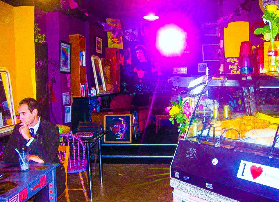 sanshui596's tweet photo. Mooey's cafe Worthing back in the day
#mooeyscafe #worthing #westsussex #sussex #mooeys #cafe #coffee #coffeetime #worthinglife #quirkyvibe #quirkycafe #colourfulcafe #brighton #sailing #design #interiors #yoga #guitar #grafitti #brightonandhove #southcoast #coffeeshop #creative https://t.co/biBun67I4J