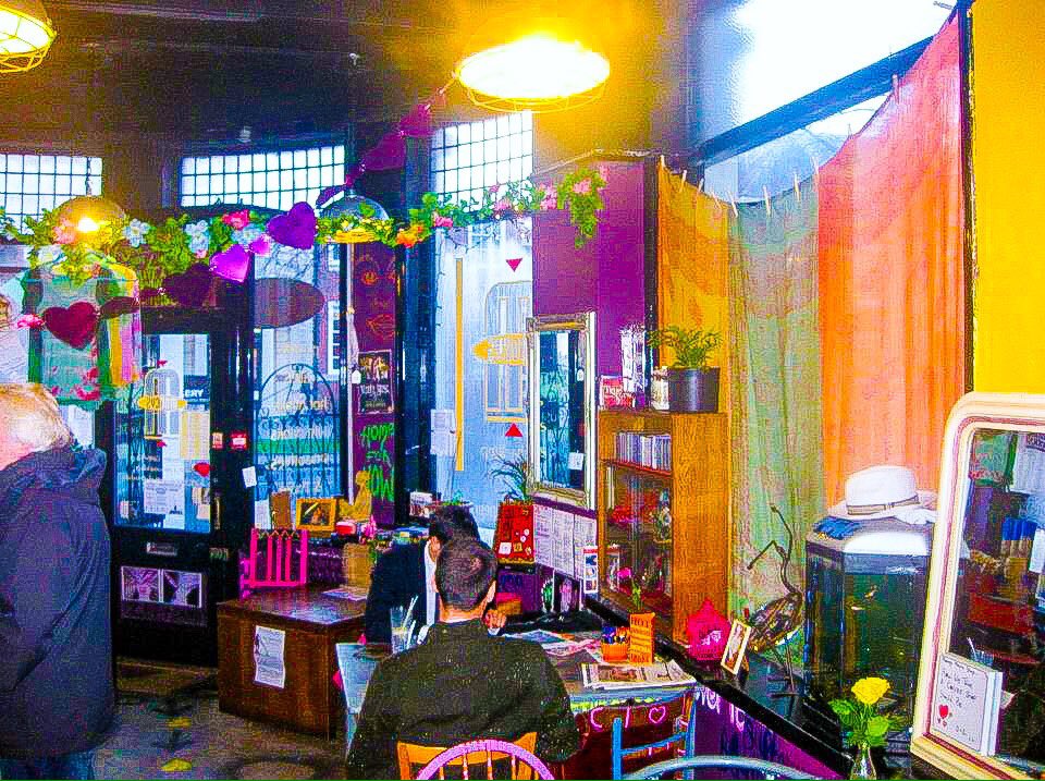 sanshui596's tweet photo. Mooey's cafe Worthing back in the day
#mooeyscafe #worthing #westsussex #sussex #mooeys #cafe #coffee #coffeetime #worthinglife #quirkyvibe #quirkycafe #colourfulcafe #brighton #sailing #design #interiors #yoga #guitar #grafitti #brightonandhove #southcoast #coffeeshop #creative https://t.co/StdoZji7vA