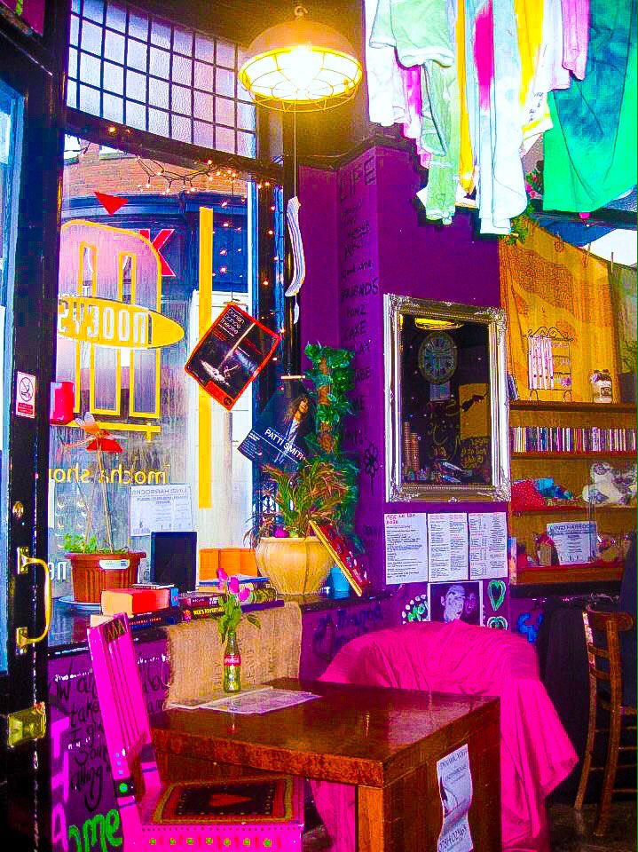 sanshui596's tweet photo. Mooey's cafe Worthing back in the day
#mooeyscafe #worthing #westsussex #sussex #mooeys #cafe #coffee #coffeetime #worthinglife #quirkyvibe #quirkycafe #colourfulcafe #brighton #sailing #design #interiors #yoga #guitar #grafitti #brightonandhove #southcoast #coffeeshop #creative https://t.co/StdoZji7vA
